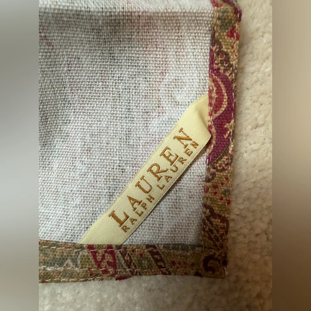 Lauren Ralph Lauren NWOT dinner napkins. Set of 4. Red Paisley.